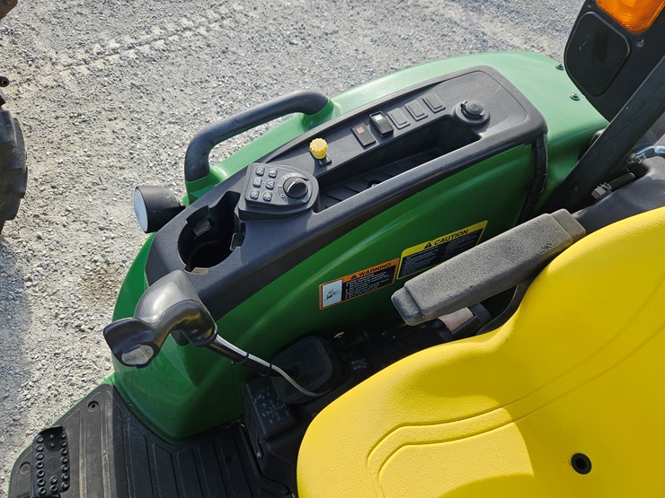 john-deere-4044r-image-11