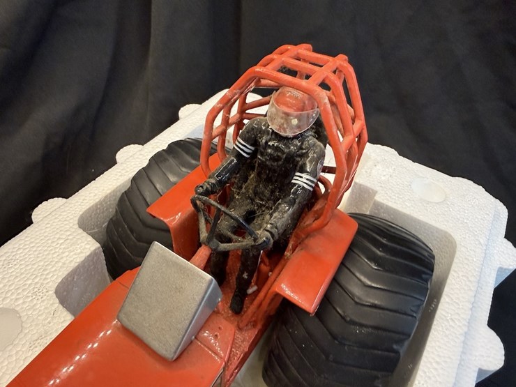 speccast-allis-chalmer-d-21-pulling-tractor-image-5