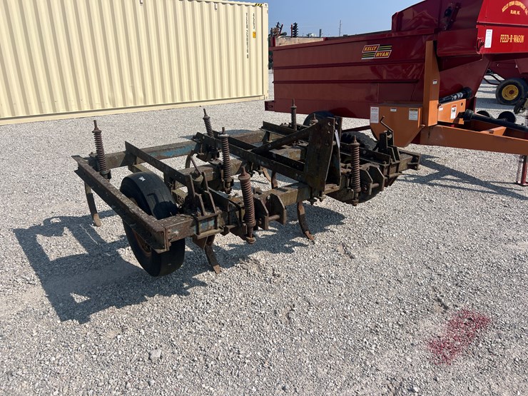 #206462-•-ford-chisel-image-1