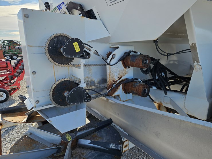 #205214-•-2023-dalton-ag-products-1064-fert-spreader-image-8