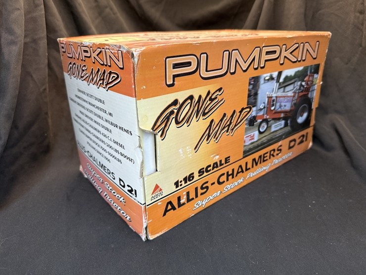 speccast-allis-chalmer-d-21-pulling-tractor-image-3