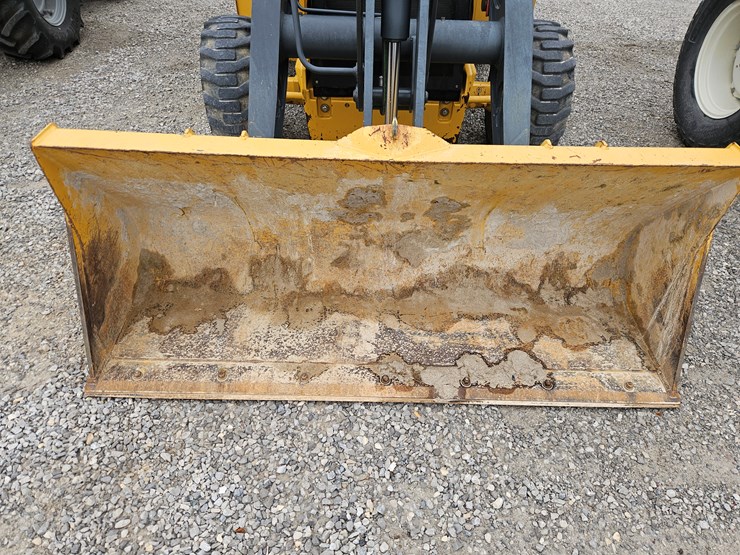 2019-deere-310l-image-3