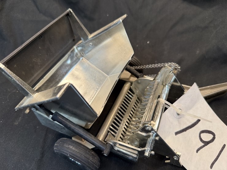 scale-models-degelman-rock-picker-(chrome)-image-4