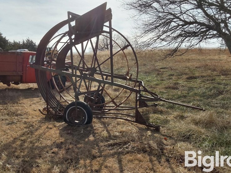 welch-ferris-wheel-bale-loader-image-4