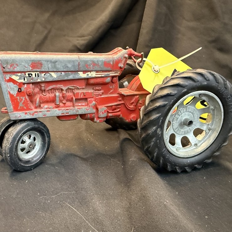 Tru Scale 890 Tractor