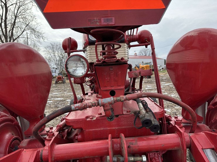 farmall-560-wide-front-image-62