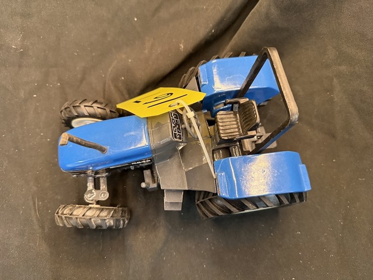 new-holland-5635-image-2