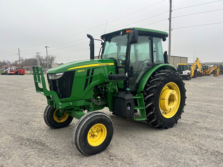 john-deere-6120e-image-1