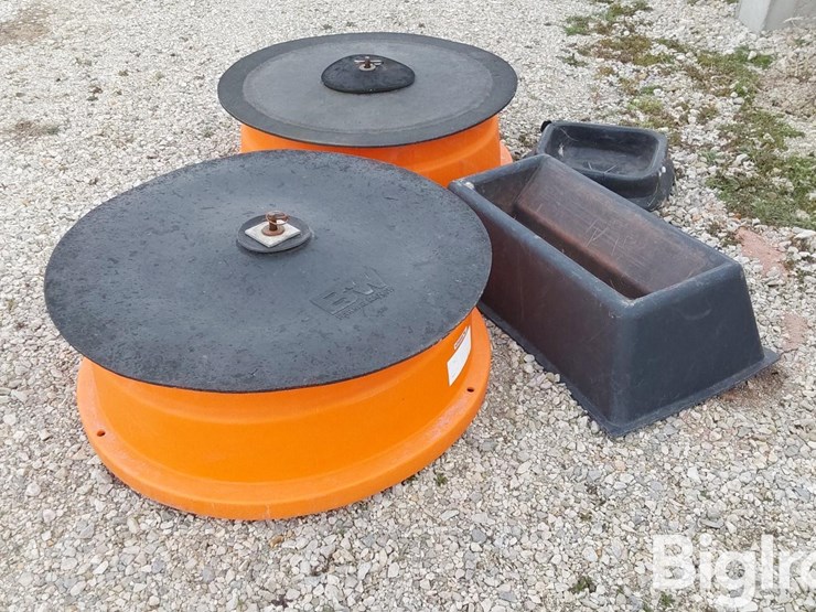 b-w-poly-mineral-feeders-image-2