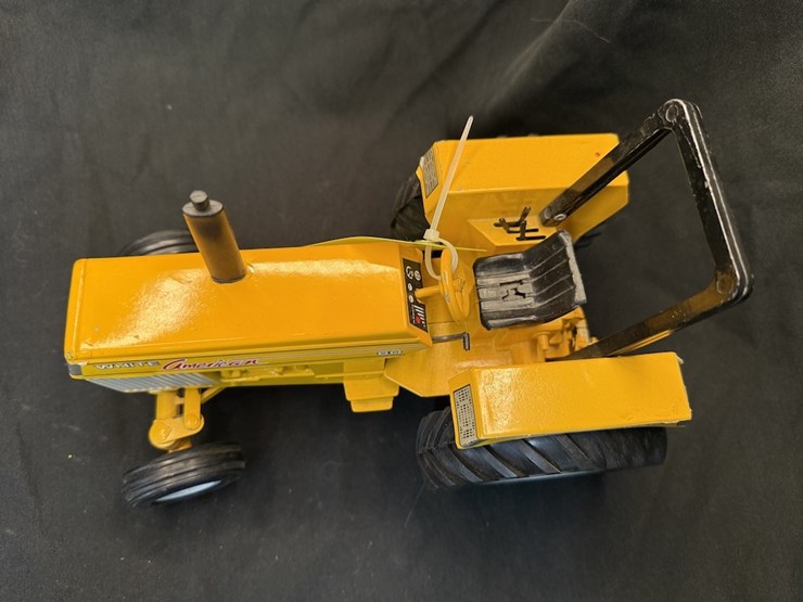 ertl-white-american-60-(yellow)-image-2
