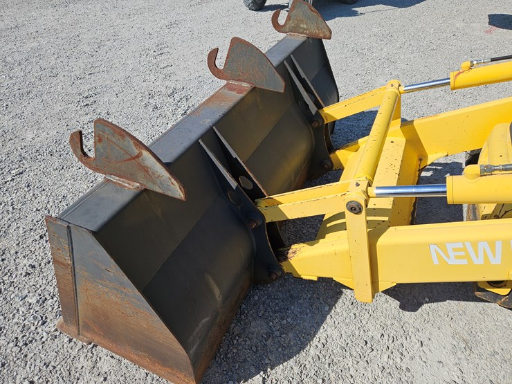 2005-new-holland-lb75b-image-5