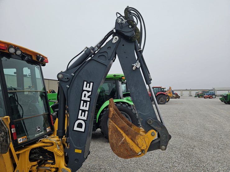 2019-deere-310l-image-16
