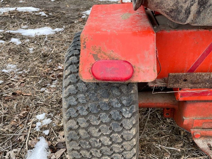 case-222-78-lawn-and-garden-tractor-w/-mower-deck-and-snow-blower-image-29