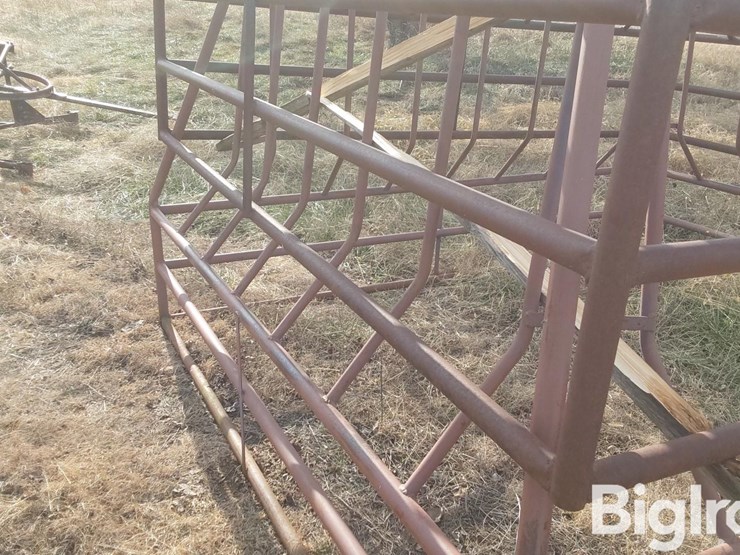 square-8-1/2'-x-9-1/2'-bale-feeders-image-18