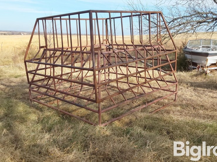 square-8-1/2'-x-9-1/2'-bale-feeders-image-1