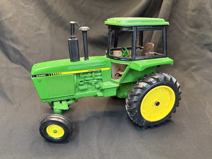 ertl-john-deere-4450-image-3