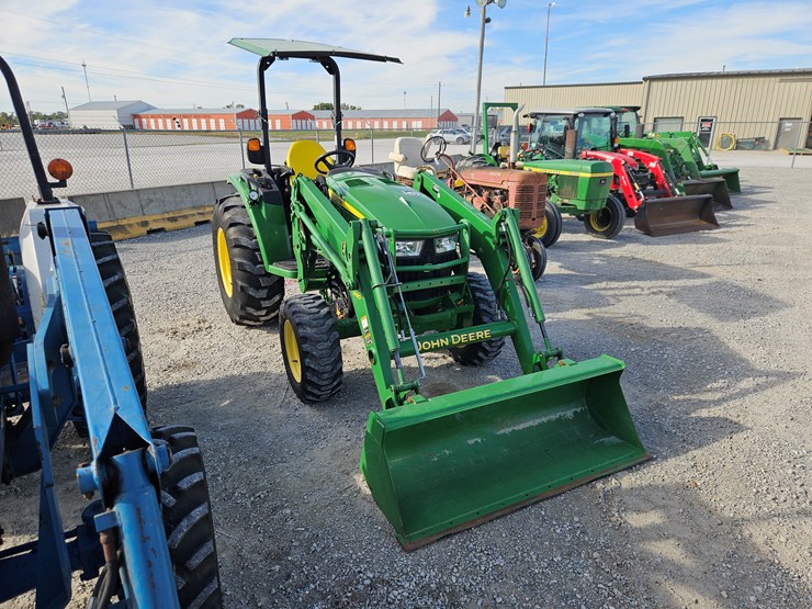 john-deere-4044r-image-22