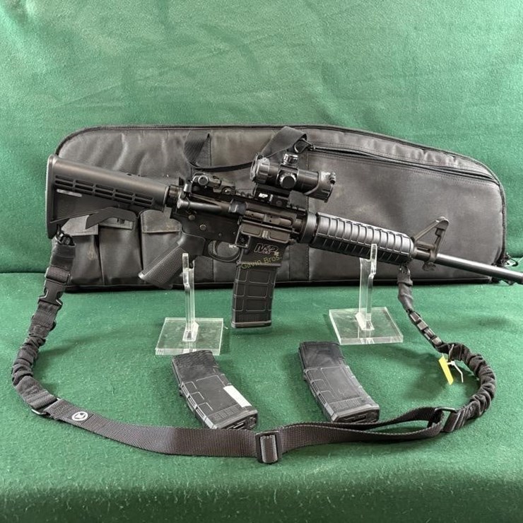 Smith & Wesson M&P-15 5.56 AR Rifle