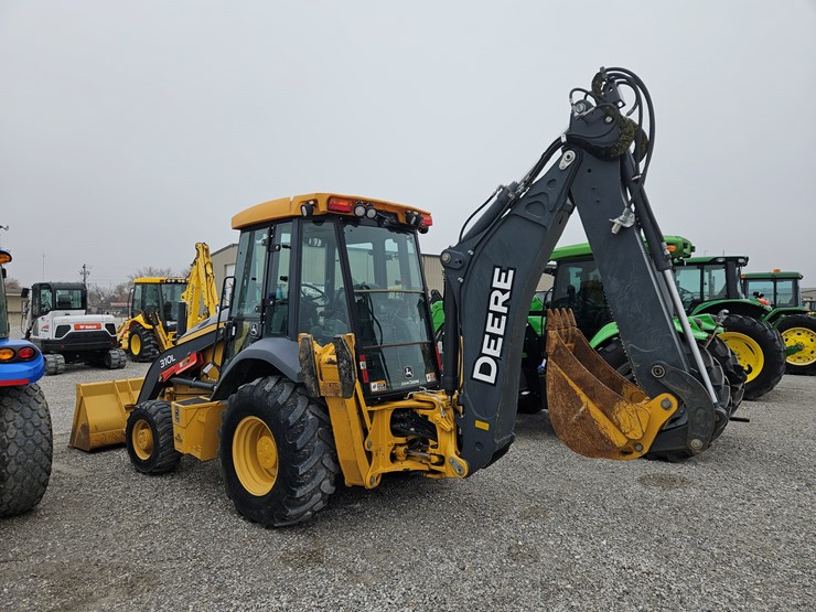 2019-deere-310l-image-15