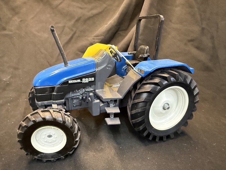 new-holland-5635-image-1