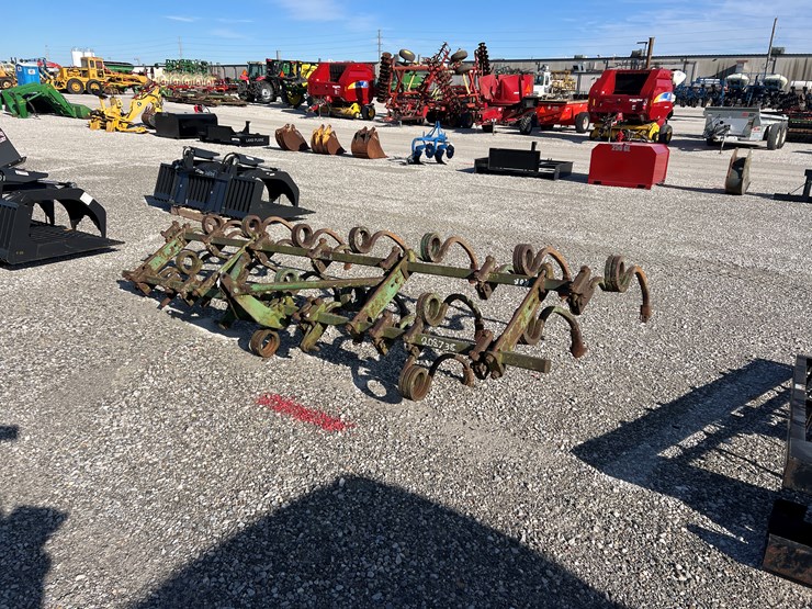 #208738-•-john-deere-chisel-rig-image-6