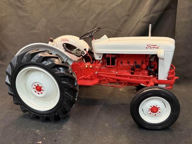 1953-ford-9n-image-5