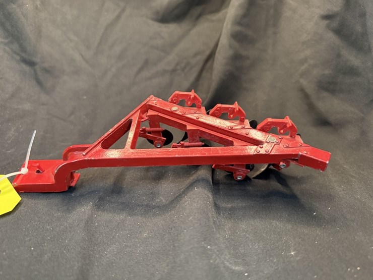 ertl-ih-plow-image-3