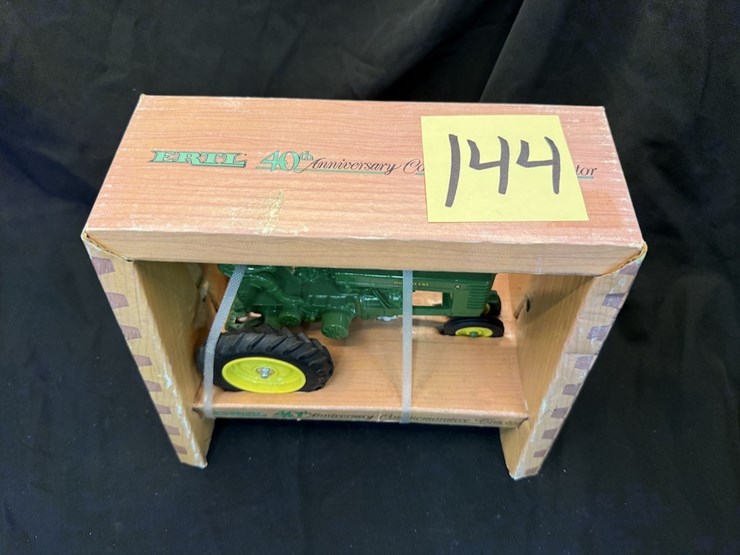 ertl-john-deere-model-a-image-2