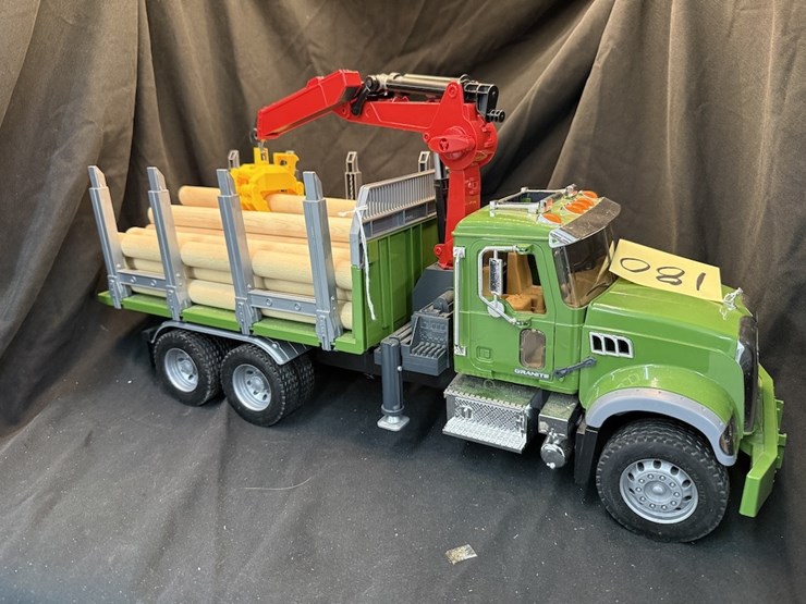 bruder-02824-mack-granite-timber-truck-image-4