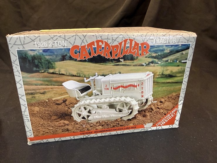 ertl-1926-2-ton-caterpillar-image-1