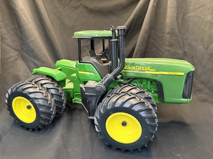 ertl-john-deere-9020-image-4