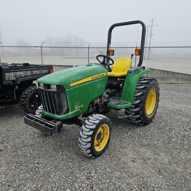 JOHN DEERE 3032E