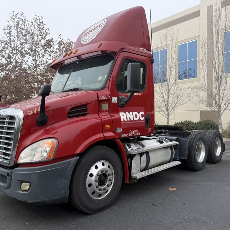 2014 FREIGHTLINER TANDEM AXLE DAY CAB TRUCK TRACTOR