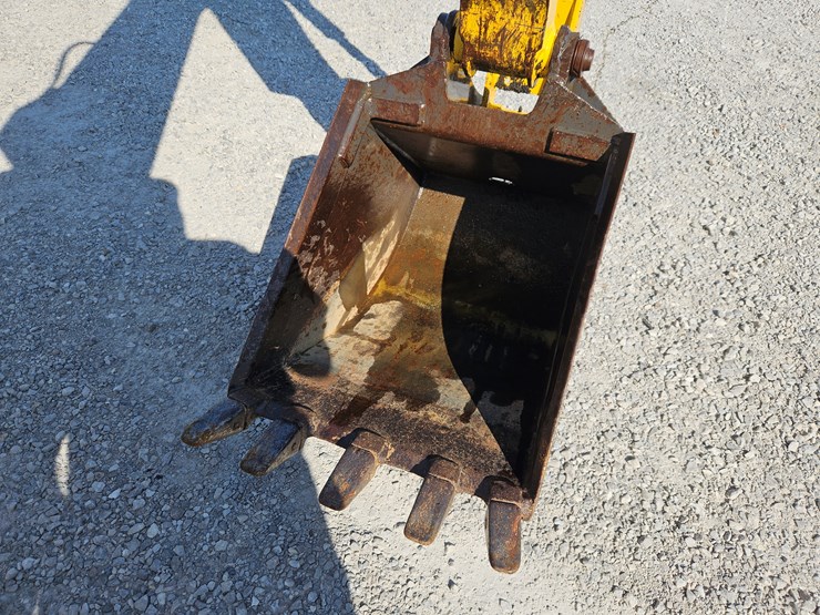 2005-new-holland-lb75b-image-17