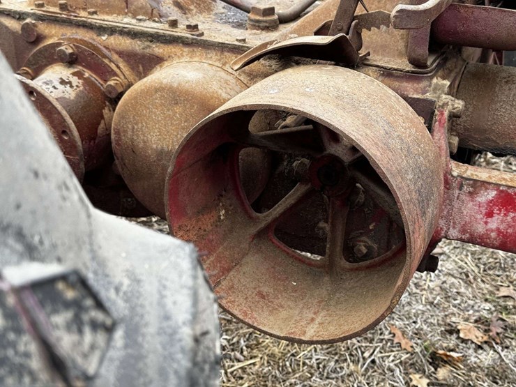farmall-f-12-narrow-front-on-rubber-image-41