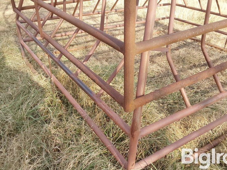square-8-1/2'-x-9-1/2'-bale-feeders-image-10