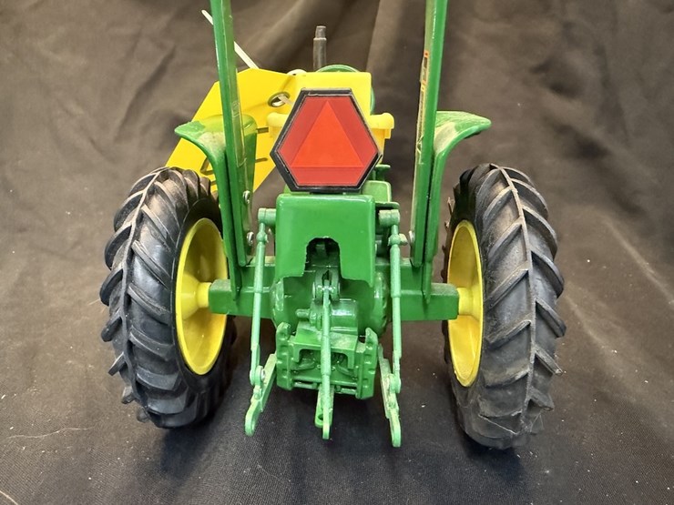 john-deere-3010-image-5