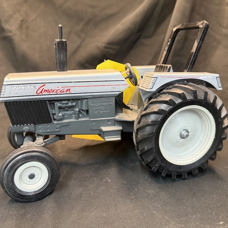 Ertl White American 60 (Gray)