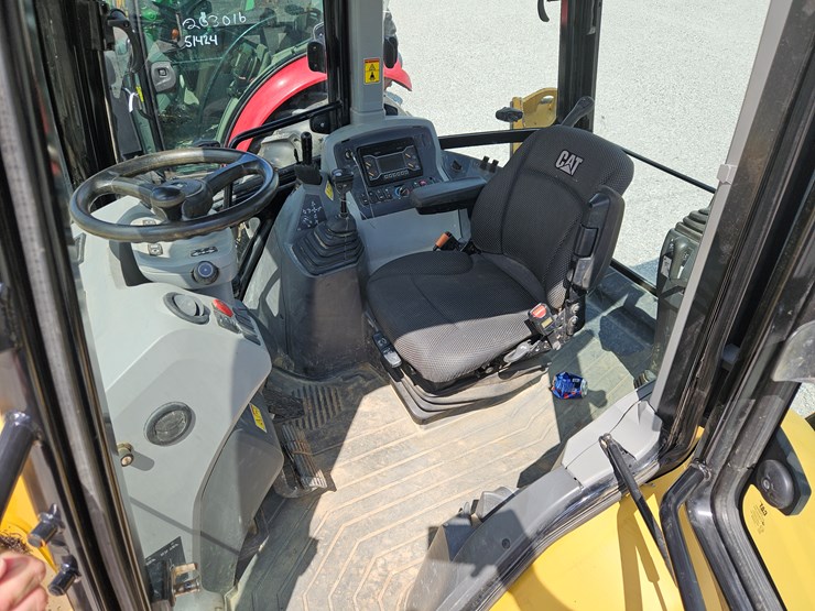 #203035-•-2021-caterpillar-416st-backhoe-image-9