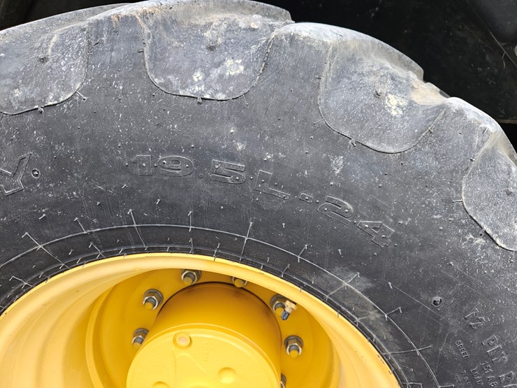 2019-deere-310l-image-8