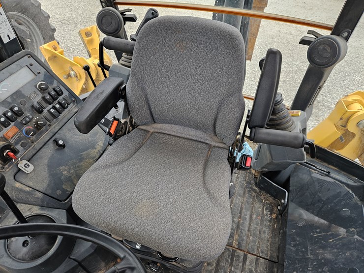 2019-deere-310l-image-22