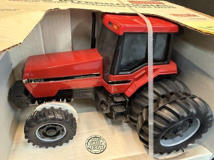 ertl-case-ih-7140-image-4