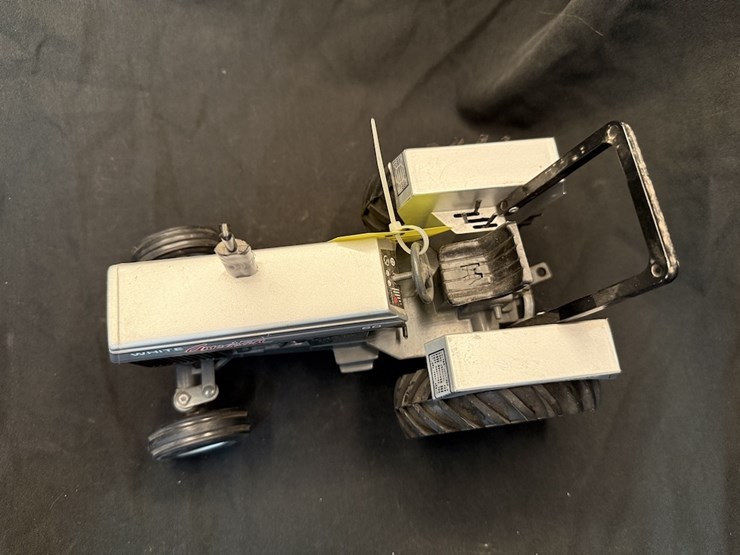 ertl-white-american-60-(gray)-image-2