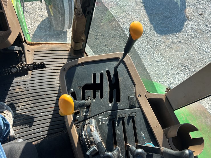 john-deere-7210-image-17