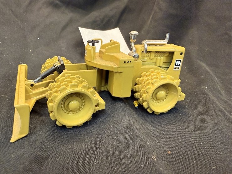 caterpillar-825b-image-1