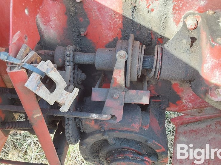 new-holland-680-image-17