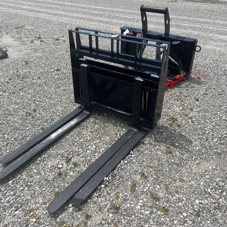 #202548 • Dingo Pallet Forks