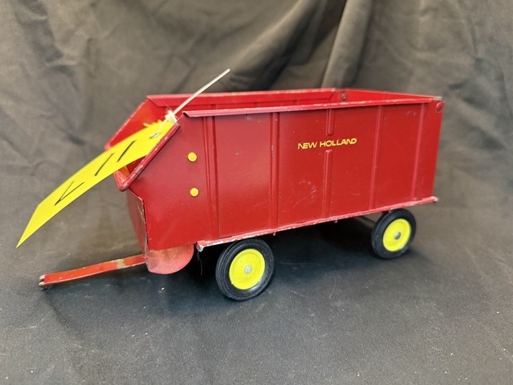 ertl-new-holland-chopper-box-image-1