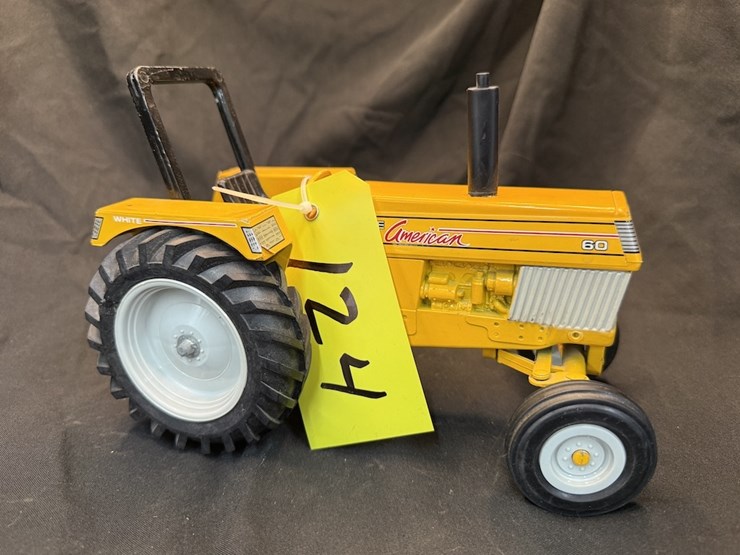 ertl-white-american-60-(yellow)-image-3