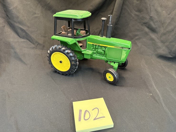 ertl-john-deere-4450-image-1